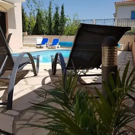 Luxury 4 Bed Paphos فيلة