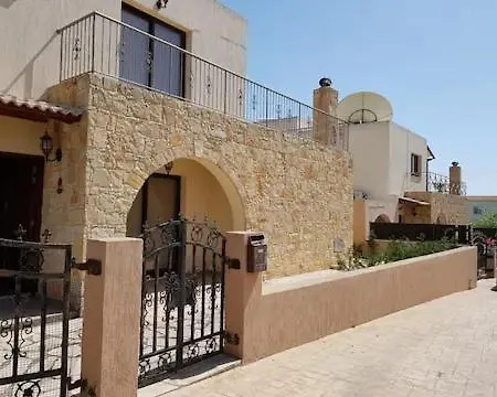 Luxury 4 Bed Paphos Villa